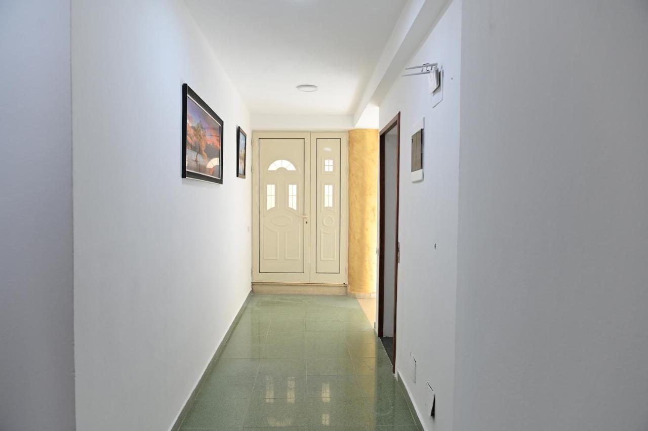 Vila Oxinn Kryemëdhej 外观 照片