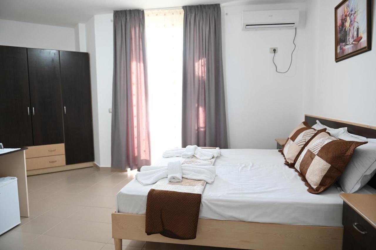 Vila Oxinn Kryemëdhej 外观 照片